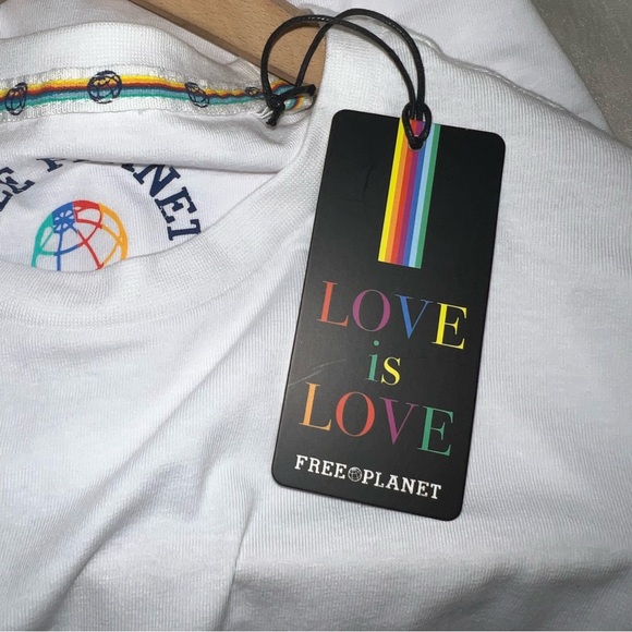 Free Planet Mens Small Love Is Love Rainbow Pocket LTBGQ Crewneck White T Shirt - Picture 6 of 7